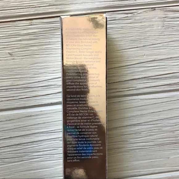 Becca Cosmetics Skin Love Weightless Blur Foundation Chestnut - Picture 6 of 7